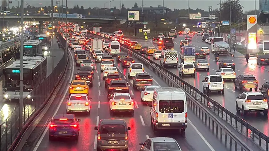 2026 yılı yeni trafik cezaları. Hız sınırını aşmanın cezası nedir? Hız, kırmızı ışık, makas atma cezası ne kadar?