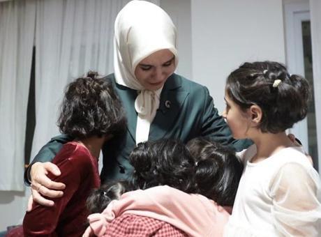 Bakan Göktaş, şehit aileleri ve devlet himayesindeki çocukları ziyaret etti