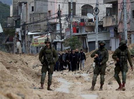 İsrail Batı Şeria'daki onlarca kontrol noktasını kapattı