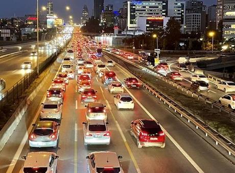 İstanbul'da iftar öncesi trafik yoğunluğu yüzde 89'a çıktı!
