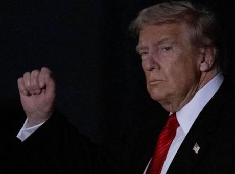 Trump'tan İran'a saldırıyla ilgili ilk açıklama! 'Her yere bombalar yağacak'