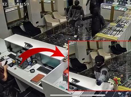 15 günlük kuyumcu kabusu yaşadı: Çay kazanıyla direndi