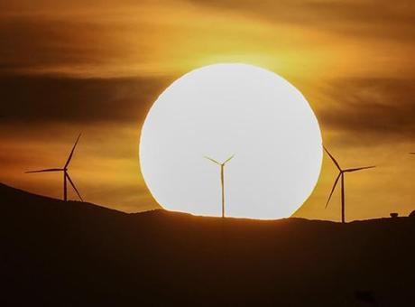 2025'te devreye giren güneş ve rüzgar enerjisi kapasitesi rekor kırdı