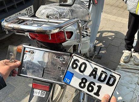 50 bin TL'lik motosikleti ile 146 bin TL'lik ceza yedi! O anlar kamerada