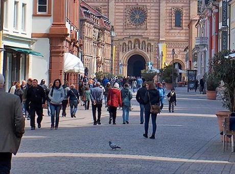 Almanya'da alarm zilleri çalıyor! 'Her 5 gençten biri ülkeden çıkmak istiyor'