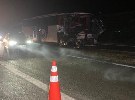 Ankara'da feci kaza! Yolcu otobüsü TIR’a çarptı; 1 ölü, 15 yaralı
