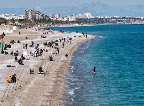 Aynı gün deniz ve kayak! Antalya’da 2 mevsim bir arada