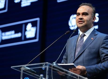 Bakan Kacır 'Türkiye kendi uydularını geliştiren üreten bir ülke haline geldi'