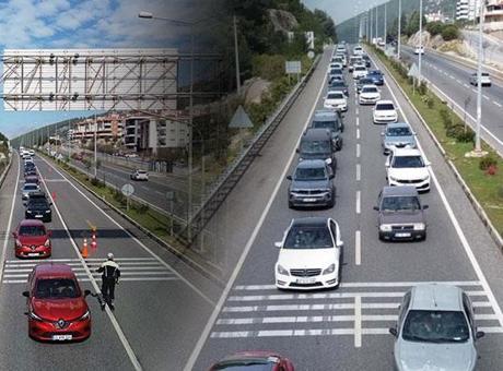 Bayram tatili başladı, herkes akın etti: Kente girişte 2 kilometrelik araç kuyruğu