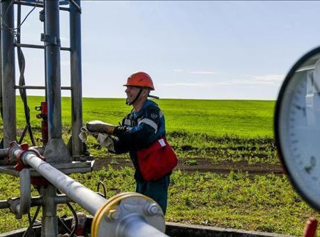 Brent petrolün varili vadeli piyasalarda 85 doları aştı