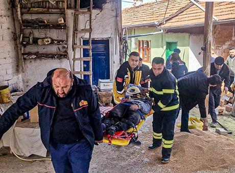 Buğday deposunda facia: Kardeşlerden biri göçükte kaldı, diğerinin parmakları koptu