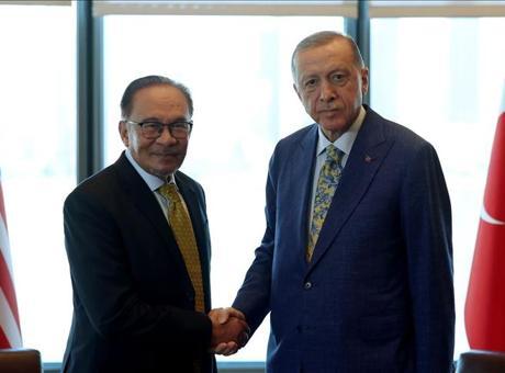 Cumhurbaşkanı Erdoğan, Malezya Başbakanı Enver İbrahim ile görüştü