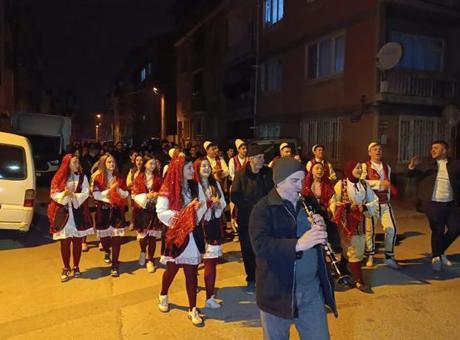 Davul yerine Rumeli ezgileri! İnegöl’de sahur böyle karşılandı