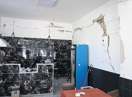 Denizli 5.1 ile sallandı! Eski yapılar hasar gördü