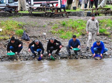 Derede altın arıyorlar! Türkiye’nin dört bir yanından akın ettiler: Bulanların yüzü güldü