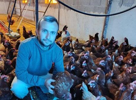 Ev kiraları şehirden kaçırdı! Köyde kendi çiftliğini kurdu