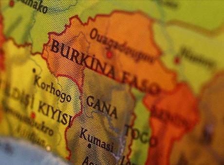 Gana'da yolcu otobüsüyle ambulansın çarpışması sonucu 16 kişi öldü