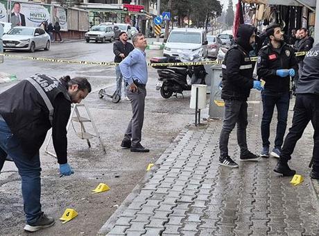 Gaziantep'te banka şubesine silahlı saldırı! Olay kamerada