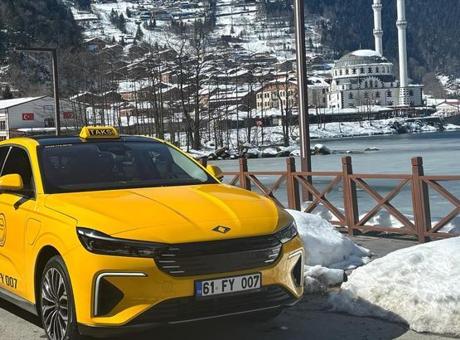 Görenler telefonuna sarıldı: TOGG ilk kez taksi oldu