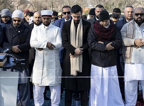 Görevdeki ilk bayram namazını kılan Mamdani'den dikkat çeken mesaj