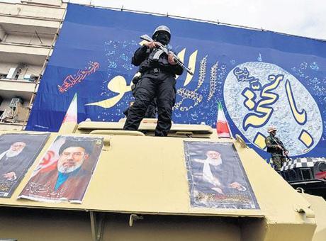 Hamaney’den ilk mesaj: Hürmüz kapalı kalacak