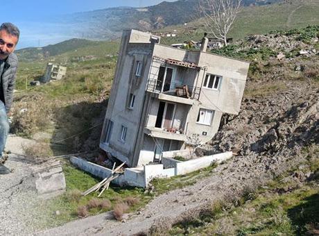 Her şey 2013’te başladı! Dağ mahalleyi yutuyor: Yolun güzergahı bile değişmiş