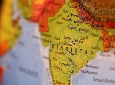 Hindistan'da kalkıştan sonra radardan kaybolan savaş uçağının düştüğü açıklandı