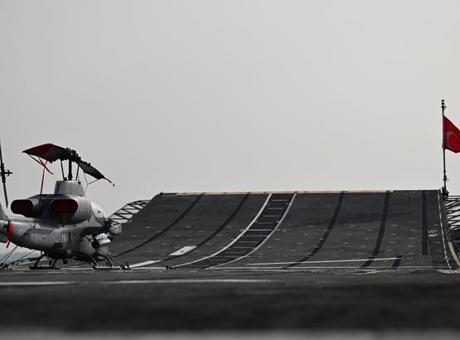 İngiltere kıyılarında Türk rüzgarı! TCG Anadolu gemisinde, Türk savunma sanayisi tanıtıldı