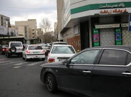 İran'da akaryakıt paniği: Benzin kotası düşürüldü, istasyonlar kilit