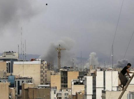 İran'dan Trump'ın tehdidine misilleme: İsrail ve Körfez ülkelerine '48 saat' uyarısı!