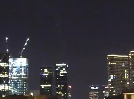 İran'dan yapılan misilleme sırasında Tel Aviv semalarında güçlü patlamalar duyuldu