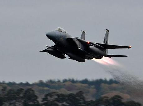 İran'ın batısında ABD'ye ait F-15 savaş uçağı düştü