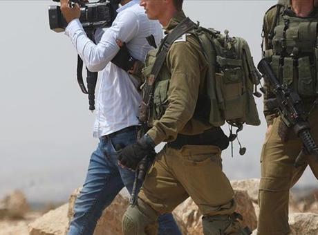 İsrail 2 Türk gazeteciyi gözaltına aldı