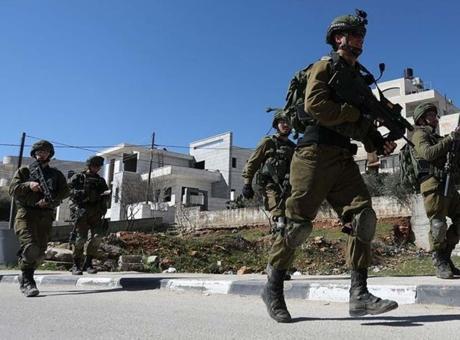 İsrail'den kız okuluna baskın! Filistin bayrağını indirdi