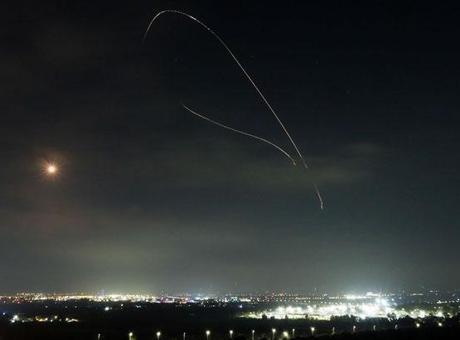 İsrail'in Tahran Rafinerisi'ne saldırmasına karşılık İran Hayfa’daki bir rafineriyi hedef aldı