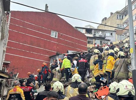 İstanbul Fatih'te 2 bina çöktü! Valilik'ten açıklama geldi