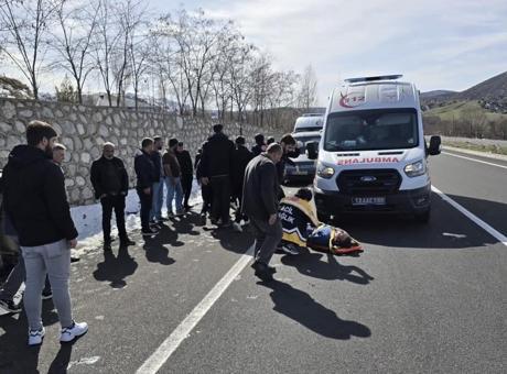 İstinat duvarına çarpan otomobil devrildi: 5 yaralı