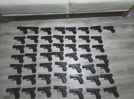 Kaçak silah operasyonu! Ev ve araçtan cephanelik çıktı