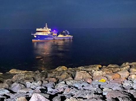 Karaya oturan balıkçı teknesinin kaptanı tahliye edildi