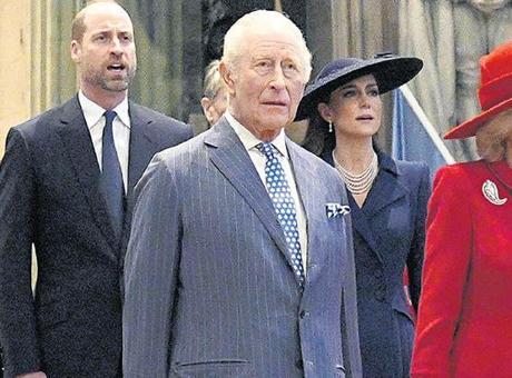 Kraliyete dudak okuma uyarısı