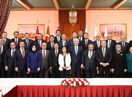 Kurtulmuş, Milli Dayanışma, Kardeşlik ve Demokrasi Komisyonu üyeleriyle iftarda bir araya geldi