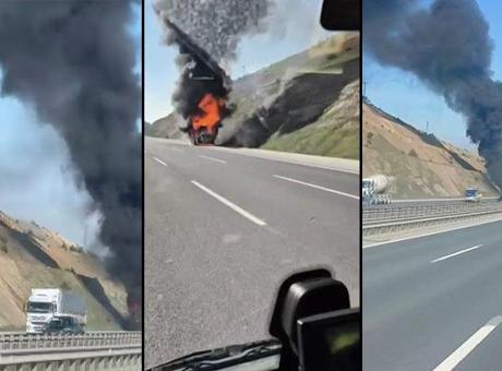 Kuzey Marmara Otoyolu’nda seyir halindeki iş makinesi küle döndü