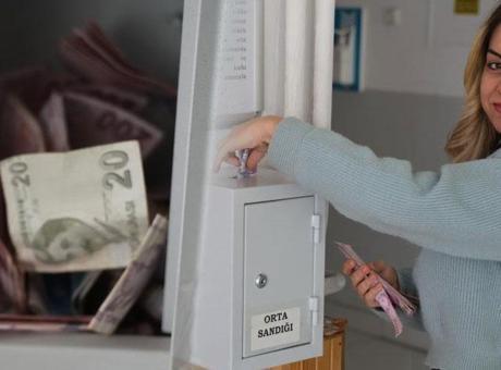 Liseliler 'Orta sandık'ta 191 bin TL topladı! 'Geçen yıl da çok güzel dönüşler aldık'