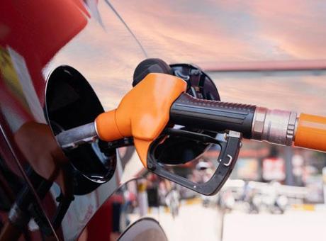 Piyasalarda denge değişti: Savaş petrolü uçurdu! Bakan Şimşek'ten açıklama