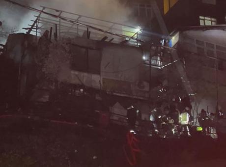 Sarıyer'de 2 gecekondu alev alev yandı; 4 yaralı