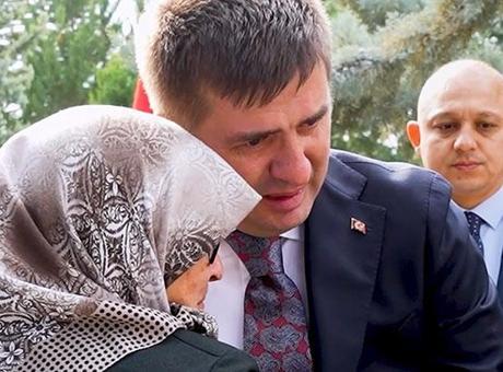 Şehit annesinden valiyi ağlatan sözler