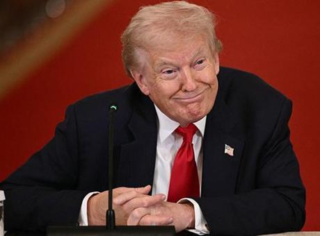 Son dakika...ABD Başkanı Trump'tan dikkat çeken açıklama! 'İran operasyonuna puanım 10 üzerinden 12-15 arası'