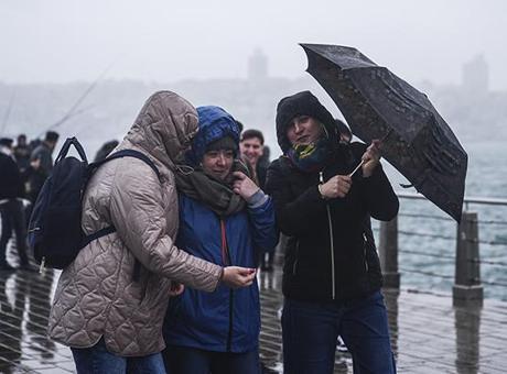 Son dakika: Meteoroloji hava durumu raporu! İstanbul'da sağanak yağış etkili oluyor