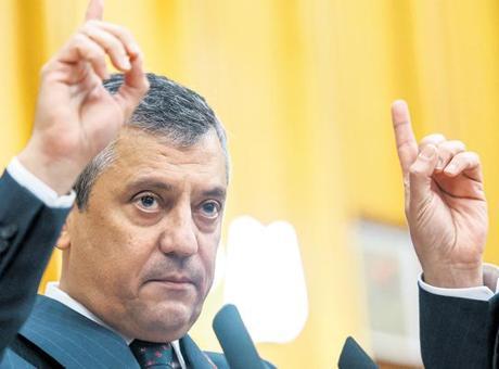 ‘Taraf olmamalıyız’