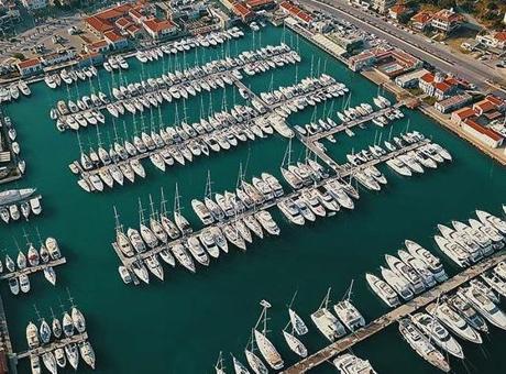 Tarihi eserleri İtalya'ya kaçıracaklardı: Çeşme Limanı'nda yakalandılar!